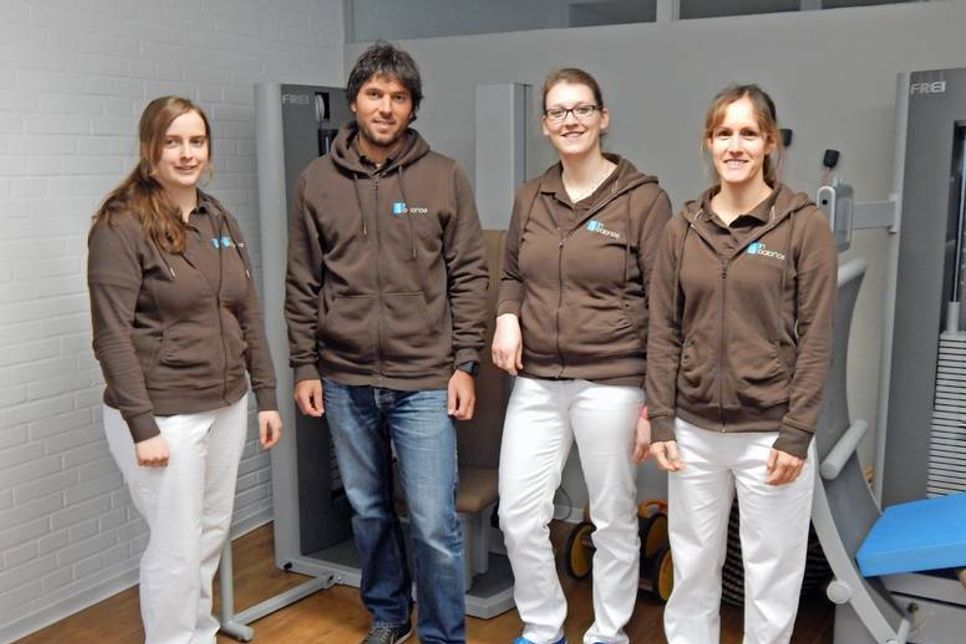 Das motivierte junge Praxisteam: v.l.n.r. Brit Paulsen, Inhaber Jacob Pack, Judith Meier und Fabienne Thommen. Es fehlt Maren Ottmüller-Pack.