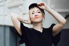 "Miu" spielt live am Strand des Arborea Marina Resorts in Neustadt.
