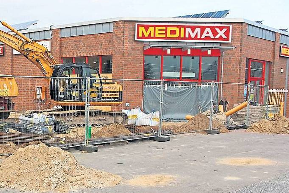 Die Baumaßnahmen für den Anbau sind angelaufen und der Geschäftsbetrieb bei MEDIMAX läuft weiterhin reibungslos.