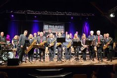 Das große Finale: Beide Bands stehen gemeinsam auf der Bühne.
