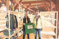 Pia-Justine Longe und Dirk Brinket haben den Indoorflohmarkt „Flohby“ nach Neustadt geholt. Eröffnet wird am 5. Juli, noch sind einige Regale frei.