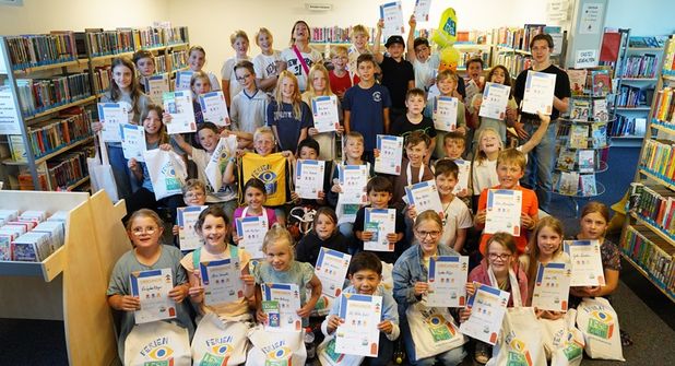Stolz zeigten die Kinder ihre Urkunden bei der Abschlussveranstaltung am vergangenen Mittwoch.