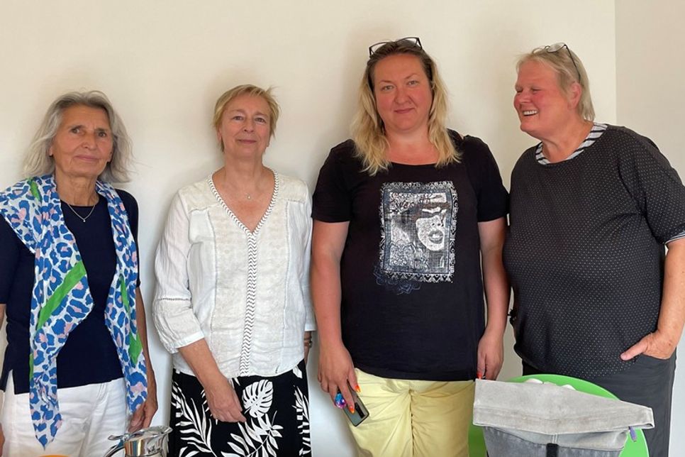 Marie-Theres Bernegger (Forum Eutin), Susanne Bienwald, Oksana Burym-Kostyrko und Barbara Hees (Beratungsstelle Ehrenamt in der Flüchtlingshilfe; v. lks.) stellten die Lesung zum Thema „Sprache als Stütze“ vor.