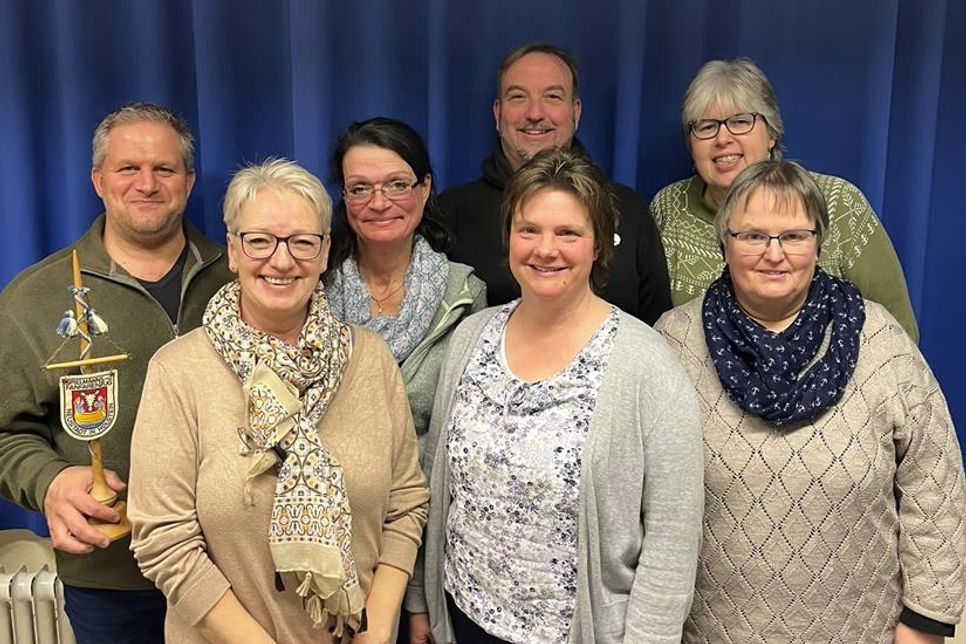 Zum Vorstand gehören Peter Schulz, Dagmar Bebensee, Gesa Hoffmann-Wülfing, Marco Breede, Wenke Breede, Hanneke Meyer, Marion Lange (v. lks.).