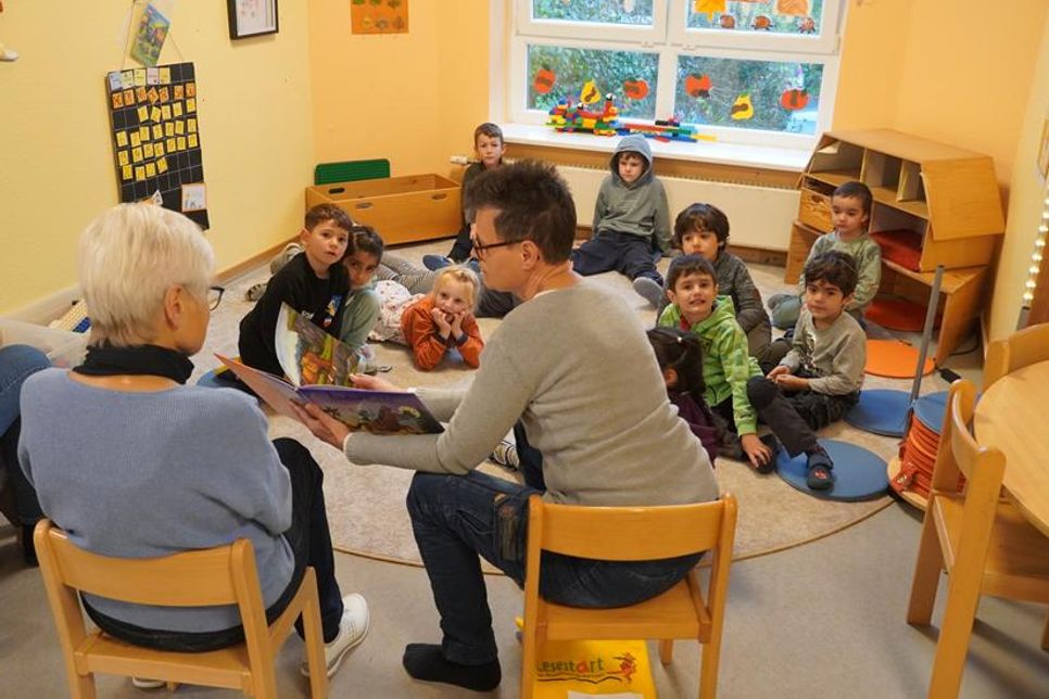 Als Duo lesen Petra Ruppel und Gundula Mahnke in der „Seestern-Gruppe“.