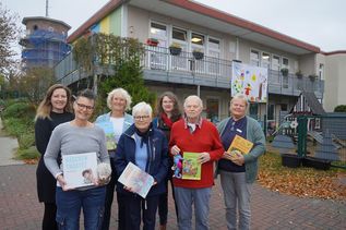 Unkomplizierte Zusammenarbeit: Susanne Zwieg, stellvertretende Kita-Leitung, Petra Ruppel, Lesepatin, Maren Rohr, Gesundheitsplanerin vom Kreis Ostholstein, Gundula Mahnke, Lesepatin, Karina Murack, Mitinitiatorin AG Sprachförderung und Referentin für Sprachbildung, Werner Schreiner, Lesepate, Barbara Hees, Beratungsstelle für Ehrenamt in der Flüchlingshilfe vom Kreis Ostholstein (v. lks.).