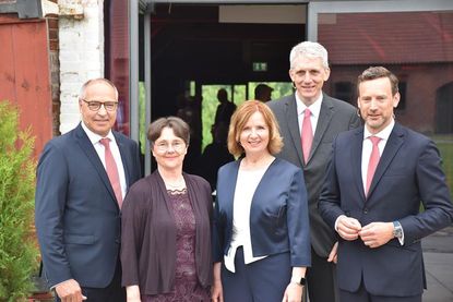 Der Sparkassen-Vorstand mit der stellvertretenden Ministerpräsidentin (v.lks.): Thomas Piehl, Monika Heinold, Silke Boldt, Michael Ringelhann und Thomas Bothe.