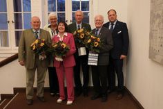 Klaus Kohlsaat, Kreispräsidentin Petra Kirner, Hannelore Witt, Klaus Nentwig, Frithjof Wittrock und Landrat Timo Gaarz (v. lks.). (Foto: Kreis Ostholstein)
