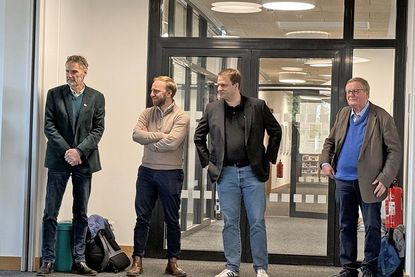 In Plöner Gymnasiums stellten sich die Abgeordneten des Schleswig-Holsteinischen Landtags – von links: Dirk Kock-Rohwer (Bündnis 90/Die Grünen), Niclas Dürbrook (SPD), Christopher Vogt (FDP) und Werner Kalinka (CDU) – den Fragen der Schülerschaft.