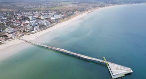 Am 1. Mai ist es soweit und die neue Scharbeutzer Seebrücke wird feierlich eröffnet.