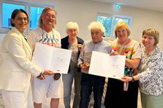 Serpil Midyatli (Landesvorsitzende), Eric Just (50 Jahre Mitglied), Ursel Gehrmann (Lebensgefährtin von Willy Edel), Willy Edel (70 Jahre Mitglied), Bettina Hagedorn (MdB) und Angela Hüttmann (Ortsvereinsvorsitzende; v. lks.) am Tag der Mitgliederversammlung.