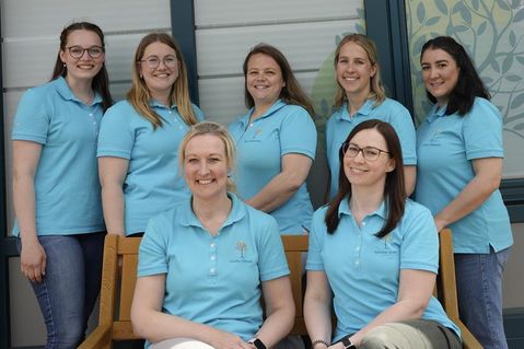 Das Team von „Ergotherapie bei den Linden“ um Sandra Dittmer und Ramona Küster (vorne v. lks.).