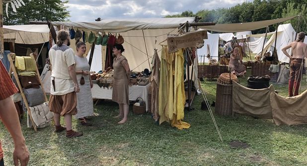 Historisches Handwerk, spektakuläre Kämpfe, Mitmachaktionen und ein Sommerabend am Wallsee erwarten die Besucher bei den Slawentagen.