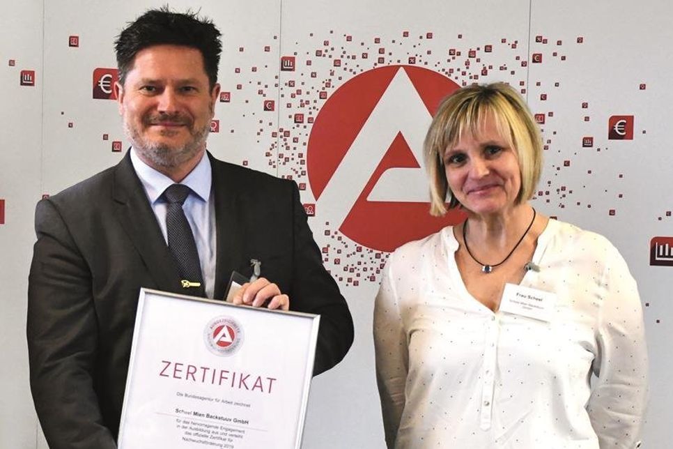 Bäckermeister Detlef Scheel und Geschäftsführerin Kirsten Scheel sind Ansprechpartner rund um das Thema Personal. (© Olga Nommensen)