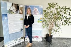 Bad Schwartaus Museums- und Kulturmanagerin Judith Ohrtmann hat die Ausstellung ins Rathaus geholt.