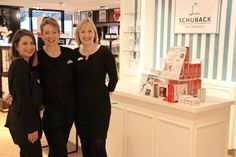 Betty Milioni, Oliva Steinhagen und Anne Parth (v. lks.) heißen stellvertretend für das gesamte Schuback-Team ihre Kunden herzlich willkommen.
