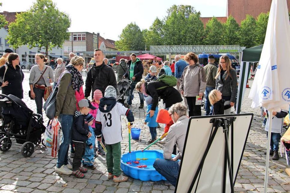 Auf dem Marktplatz lockten Kreativ- und Aktiv-Angebote für alle Altersklassen.