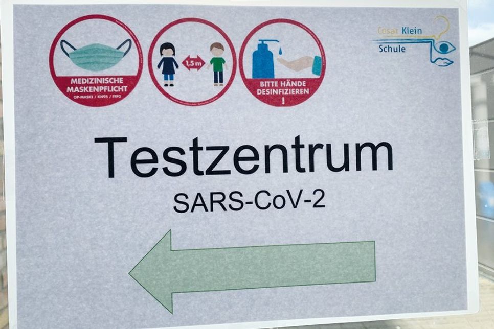 Hinweisschild an der Cesar-Klein-Schule Ratekau.