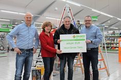Fachmarktleiter Heiko Müller, Verena Treppe, Olf Leder und Holger Werner (v. lks.).