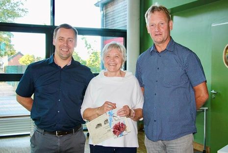 40 Jahre Mitgliedschaft im NLC: Thea Niemann freute sich über die Glückwünsche ihrer Vorstandskollegen Roland Luckow (re.) und Chris Stühmer.