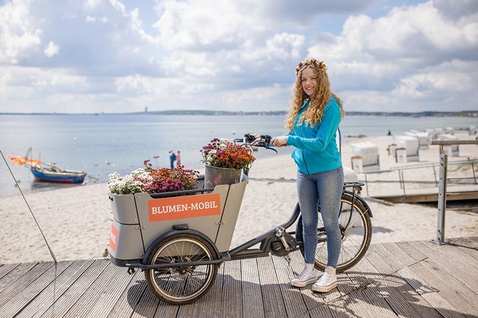 Im Rahmen der Kampagne „Mit Euch blühen wir auf“ finden über mehrere Wochen an verschiedenen Orten in der Lübecker Bucht sprichwörtlich blumige Aktionen statt.
