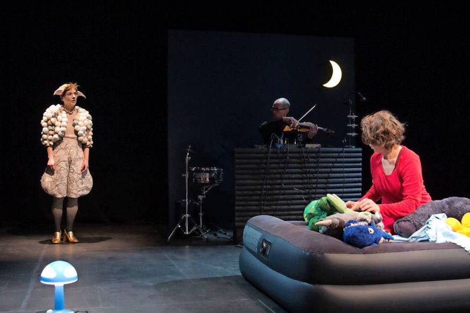 Eine Fantasie mit Theater, Tanz und Musik - Schauspiel für Menschen ab 4,5 Jahren.
