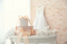 Die Gäste haben oft die Qual der Wahl: Welches Geschenk passt zu einer Hochzeit?
