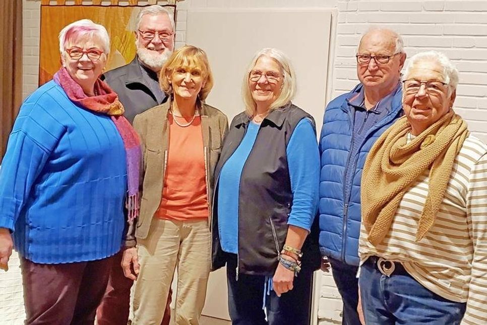 Der aktuelle Vorstand des Vereins Lutherkirche besteht aus (von links) Gabriele Schneider (Schatzmeisterin), Dietrich Heisch (Schriftwart), Katrin Petersen (Beisitzerin), Angelika Heisch (seit 2004 Vorsitzende), Jochen Mannitz (Beisitzer) und Jutta Müller (Beisitzerin).