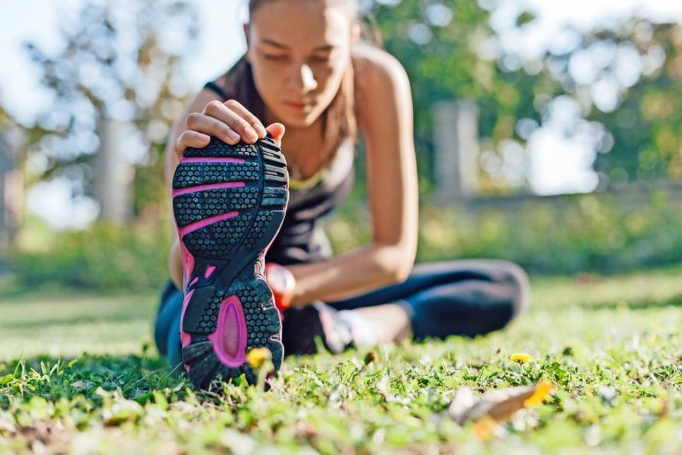Langsam anfangen, nach dem Training dehnen und auf ausreichende Regenerationsphasen achten - so kommen Laufanfänger sanft in Schwung. Foto: djd/Traumeel/thx.