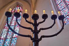 Siebenarmiger Leuchter in St. Michaelis in Eutin. (Foto: KKOH/Fromberg)