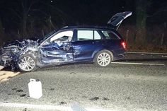 Beide Autos wurden durch die Wucht des Aufpralls zerstört und mussten abgeschleppt werden.