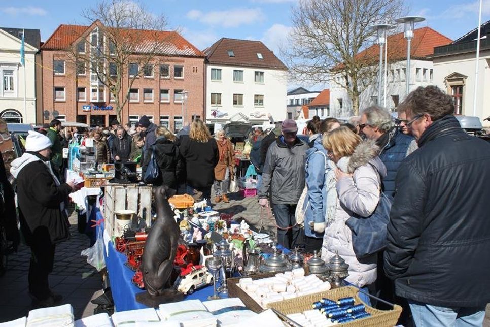 Neustadt. Am Ostermontag, dem 22. April findet von 8 bis 16 Uhr ein Open-Air-Flohmarkt der Firma Bartholdi Events auf dem Marktplatz in Neustadt statt. In der Zeit heißt es dann bei hoffentlich strahlendem Sonnenschein und warmen Temperaturen wieder: gucken, staunen, sammeln und feilschen. (red)