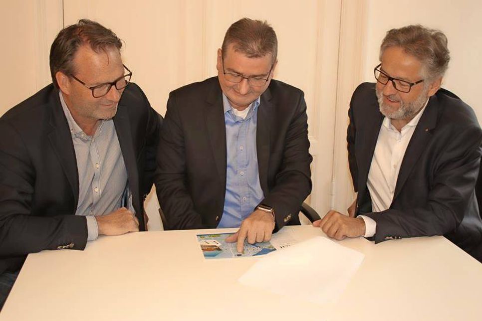 Kooperieren: Im Norden Immobilien Geschäftsführer Eberhard Rupprecht (re.) und Martin Ohm (lks.) sowie Protech Geschäftsführer Matthias Kallweit.