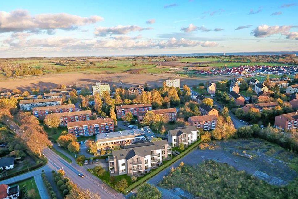 Eine Visualisierung des Bauvorhabens, im Vordergrund die beiden Mehrfamilienhäuser.