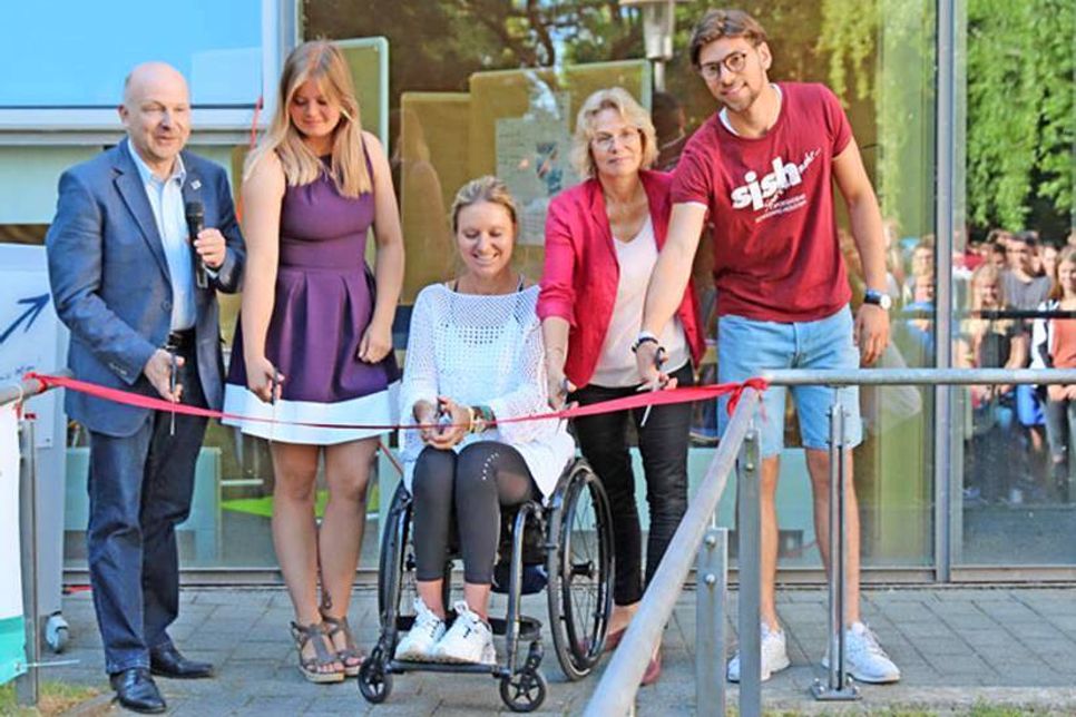 Dietmar Rohlf, Faro Sevenheck, Kirsten Bruhn, Gunda Spennemann-Gräbert und André Leben bei der feierlichen Eröffnung der Jahresprojektmesse der Sportjugend Schleswig-Holstein.
