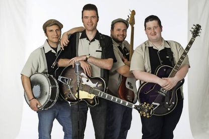 Mit Mace Sharp an Klavier und Gesang, Crazy Chriss an der Gitarre, Matti am Bass und Marco am Schlagzeug ist „a whole lot of shakin“ garantiert.