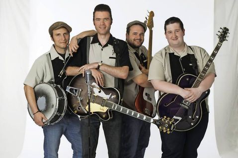 Mit Mace Sharp an Klavier und Gesang, Crazy Chriss an der Gitarre, Matti am Bass und Marco am Schlagzeug  ist „a whole lot of shakin“ garantiert.