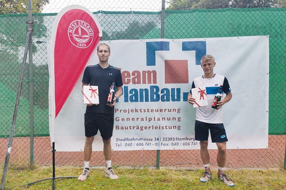 Bei den Herren gewann Favorit Marvin Möller (r.) vom Club an der Alster aus Hamburg gegen Dominik Bartels (BASF TC Ludwigshafen) das Endspiel.