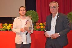 Trainer Lukas Luksnat (li.) präsentierte die Erfolge und die Idee hinter den inklusiven Fußballmannschaften bei der FT Preetz.