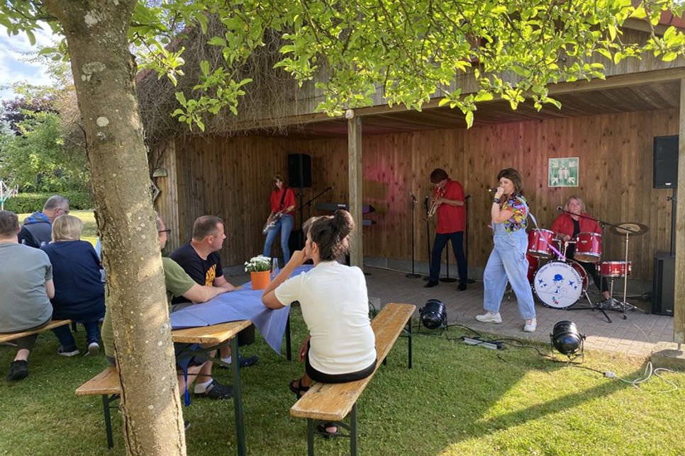 Für die musikalische Stimmung sorgte das Show-Ensemble Neustadt.