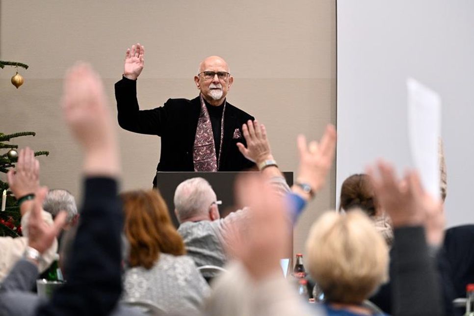 Abstimmung mit Präses Dr. Peter Wendt.