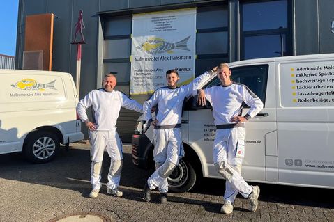 Das Team von Malermeister Alex Hansmann: Geselle Sascha Dagis, Auszubildener Muhammad Shafi Turkamani und Malermeister Alex Hansmann (v. lks.).