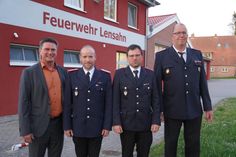 Amtsvorsteher Michael Robien, neuer Amstwehrführer Sascha Seehase, neuer stellvertretender Amtswehrführer Florian Kutrieb und ausgeschiedener Amtswehrführer Michael Bendt (v. lks.).