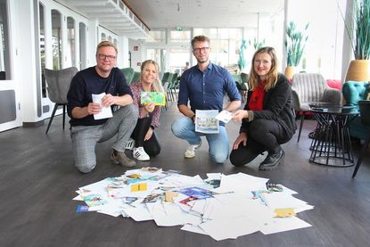 Hier wurden Glückspilze gekürt: Sven Muchow, Janina Meß, Till Muchow und Katja Lauritzen bei der Verlosung am Dienstag.
