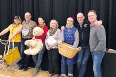 Ulla Basse (von links), Holger Rocholl, Sabrina Motsch-Schumacher, Birgitt Westphal, Sabine Prehn, Eckhard Fründt und Frank Panko und das gesamte Team der „Schürsdörper Speeldeel“ freuen sich auf das 70-jährige Bestehen und das neue Stück  „Krüüzfahrt in Schwienstall“.