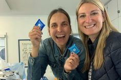 Sind ab sofort wieder jeden Freitag mit einer neuen Podcastfolge am Start: Kristina Kolbe (lks.) und Gesche Muchow.