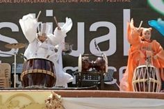 Die Gruppe „KOTTI“ wird erstmals ihre koreanische Tanz- und Trommel-Kultur auf der 10 Mal 14 Meter großen Bühne darbieten. Foto: Cioff Korea.