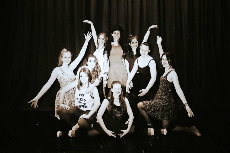 Lensahn. Am Freitag, dem 16. Juni um 20 Uhr findet die Tanzshow der Tanzgruppe Astor auf der Studiobühne der Waldorfschule in Ostholstein statt. Astor besteht aus neun Schülern der Oberstufe, welche nun schon seit einiger Zeit für ihren großen Auftritt proben. Die selbst erarbeiteten Choreografien warten nur darauf, präsentiert zu werden. Das Programm reicht von Hip-Hop über Ausdruckstanz bis zu Ballett. Jeder Interessierte ist willkommen. Der Eintritt ist frei. (red)
