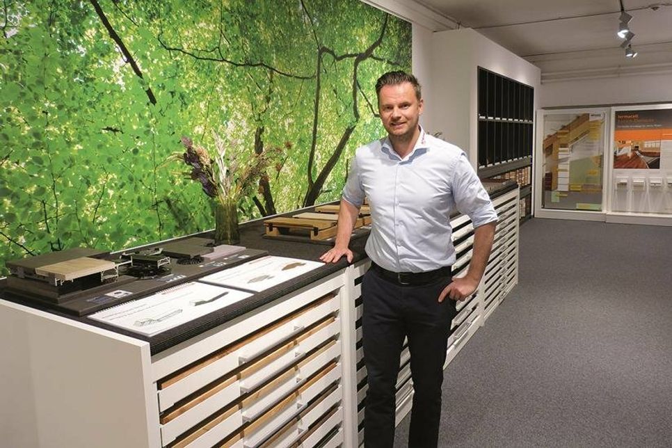 Sebastian Zein freut sich auf die Kunden und Kundinnen in der neuen Baustoff-Ausstellung.
