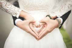 Der ausgewählte lyrische Trauvers begleitet das Ehepaar durch das gemeinsame Leben.